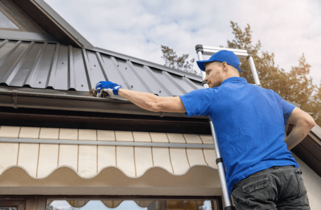 gutter cleaning in desmoines